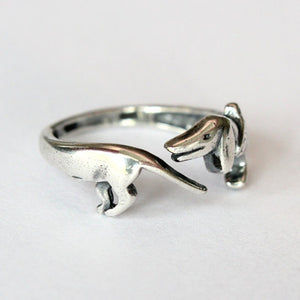 Luxury Silver-Plated Ancient Dachshund Ring 🐾